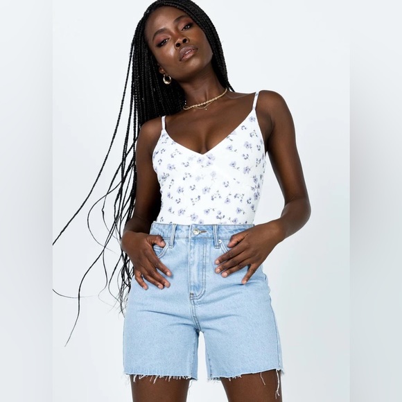 Princess Polly Denim Shorts **NWT** - Picture 3 of 4